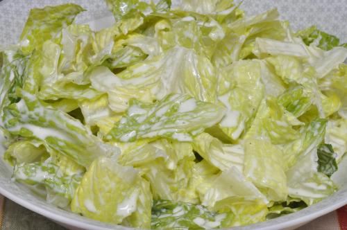 Římský salát s lehkou žloutkovou zálivkou – Snadné recept z Miš - Maš kuchyně, hotový za Do 30 minut